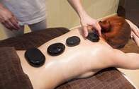 Hot-Stone Massage im 4-Sterne Hotel Bad Aibling in Oberbayern (Genießen Sie eine entspannende Hot-Stone Massage im 4-Sterne Hotel Bad Aibling in Oberbayern.)
