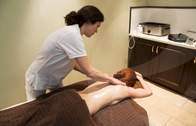 Massage im 4-Sterne Wellnesshotel Bad Aibling (Lassen Sie die Seele baumeln bei einer verpannungslösenden Massage im 4-Sterne Wellnesshotel Bad Aibling.)